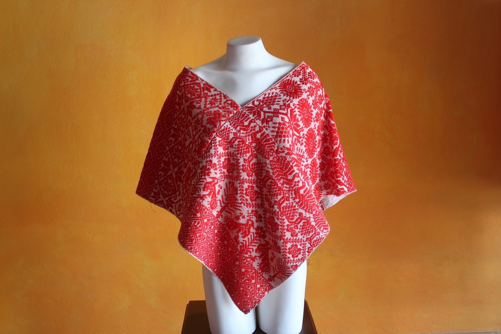 QUECHQUEMITL BORDADOS EN ROJO