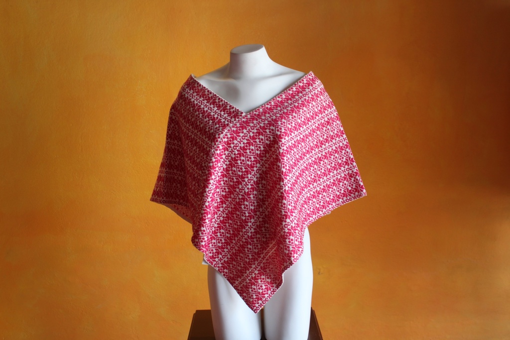QUECHQUEMITL BORDADO FUCSIA