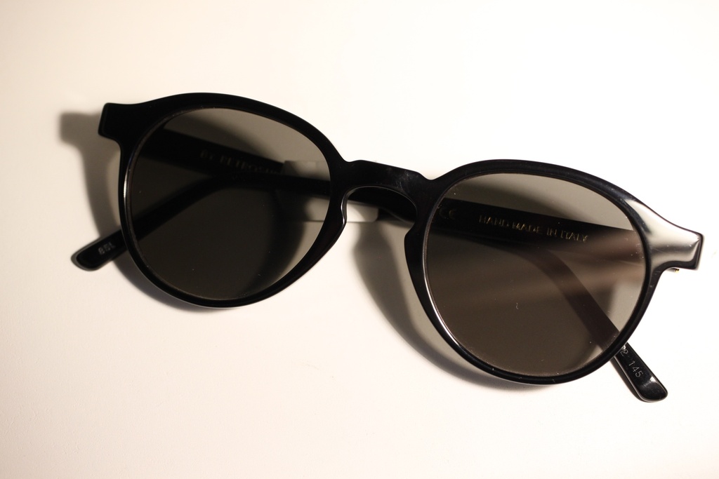 85l the iconic black