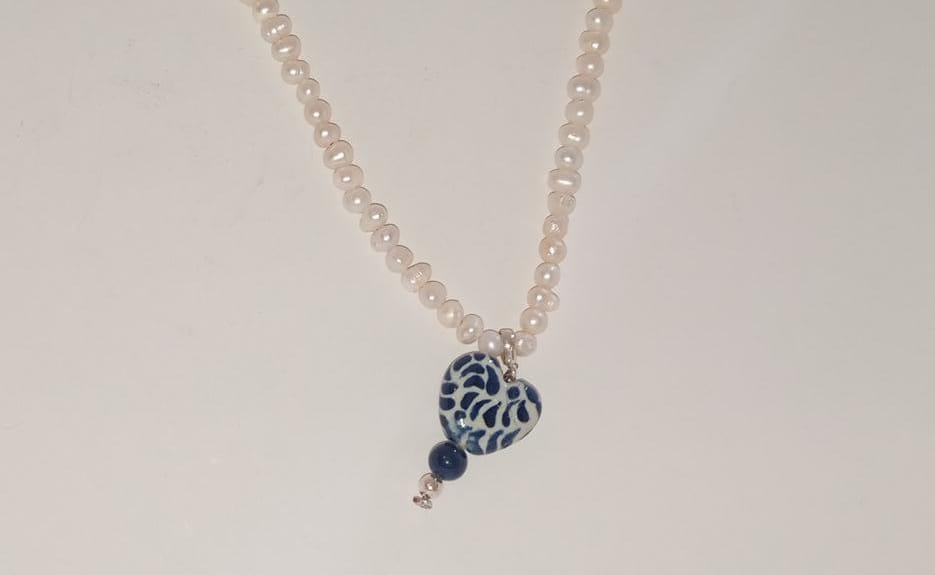 COLLAR PERLA NATURAL CORAZÓN TALAVERA LAPISLAZULI